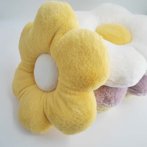 Ultra soft sunflower shaped pillow - Image 4
